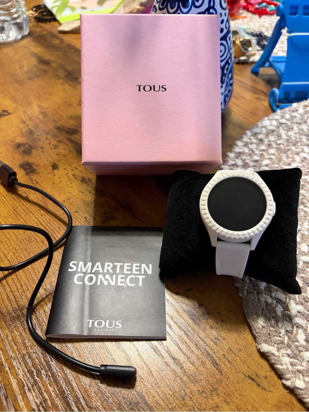 ✨ TOUS Smartwatch White Silicone Strap Textured Bear Bezel | Excellent Condition